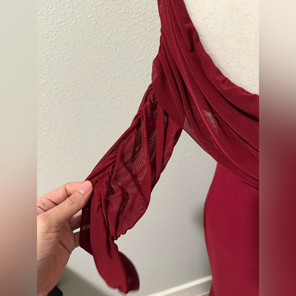 Club L London Off-Shoulder Long Sleeve Maxi Dress in Burgundy - Picture 5 of 8